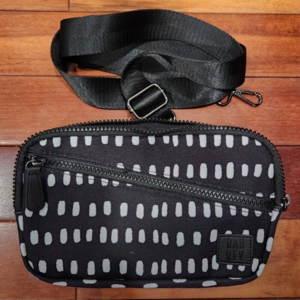 🖤 🤍 Rad Rev The 1 Sling Wallet- Dash SOLD OUT 🖤🤍